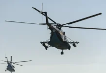 Військові гелікоптери РФ у польоті над територією Білорусі