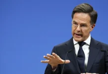 Марк Рютте під час пресконференції про мирну угоду з Росією.