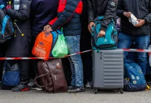 У ЄС обговорюють обмеження захисту для українських чоловіків Чоловіки на кордоні з ЄС