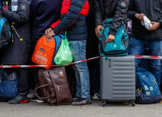 Men on the border with the EU