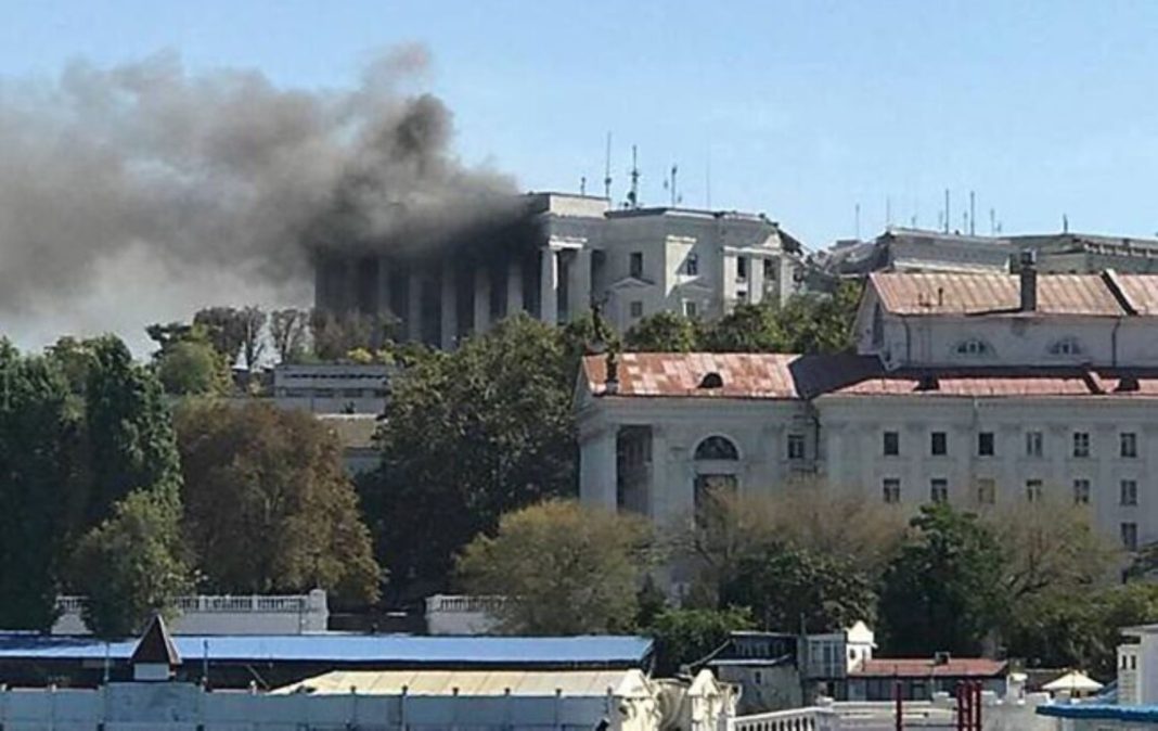187069-1_large The headquarters of Russia’s Black Sea Fleet in Sevastopol against the backdrop of military developments in Crimea