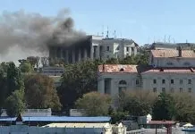 Командування Чорноморського флоту РФ починає евакуацію із Севастополя Штаб Чорноморського флоту Росії у Севастополі на тлі військових подій у Криму