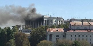 Командування Чорноморського флоту РФ починає евакуацію із Севастополя Штаб Чорноморського флоту Росії у Севастополі на тлі військових подій у Криму