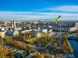 Панорамний вигляд сучасного прифронтового українського міста