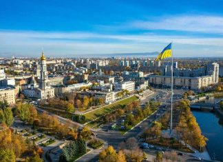 Між обстрілами та відбудовою: реальні факти про життя прифронтових міст Панорамний вигляд сучасного прифронтового українського міста