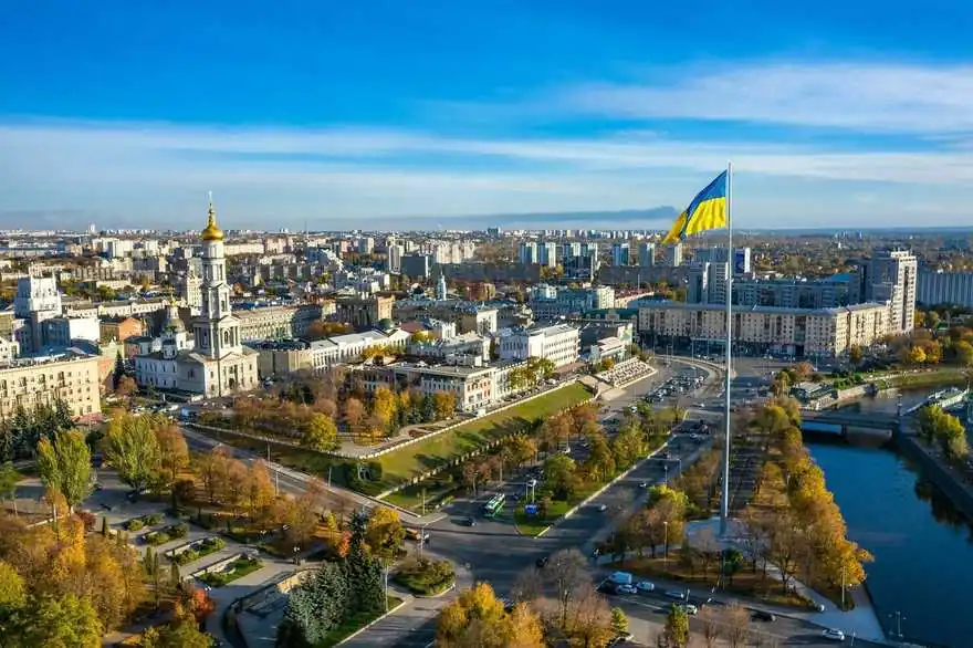 Панорамний вигляд сучасного прифронтового українського міста