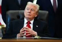 Дональд Трамп оголошує про загрозу мит для Європи через цифровий податок.