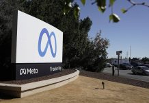 Meta просить Конгрес США надати імунітет від відповідальності за шкоду дітям Логотип Meta біля штаб-квартири компанії в Каліфорнії на тлі корпоративного кампусу.