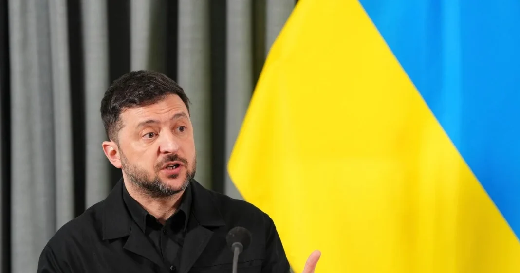 Зеленський під час інтерв'ю Зеленський під час інтерв'ю про Білорусь та дрони РФ.