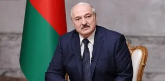 Лукашенко пояснив, чому не хоче втягувати Білорусь у війну Олександр Лукашенко під час виступу на фоні білоруського прапора