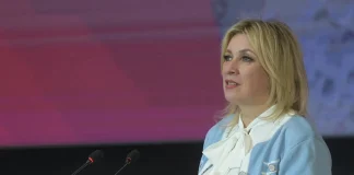 «Полювання» США: Захарова закликала росіян відмовитися від поїздок до Таїланду Офіційна представниця Міністерства закордонних справ Росії Марія Захарова під час публічного виступу за трибуною.