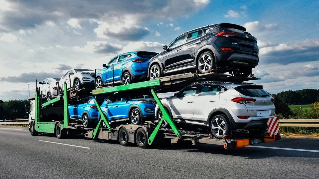 8jqy8da47h432hlmfu0xkfrjozgk8yxh Автовоз перевозить партію імпортних автомобілів до України на тлі посилення митного контролю
