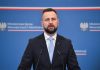 Віцепрем'єр Польщі Владислав Косіняк-Каміш на пресконференції.