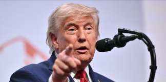 Президент Дональд Трамп у Версалі під час саміту G7.