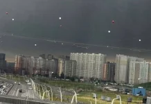 Україна посилила далекобійні санкції: Москва відчула наслідки Чорний дим над Москвою після атки