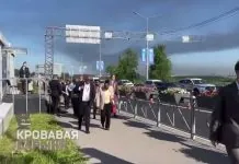 Учасники економічного форуму в Петербурзі на фоні палаючого НПЗ