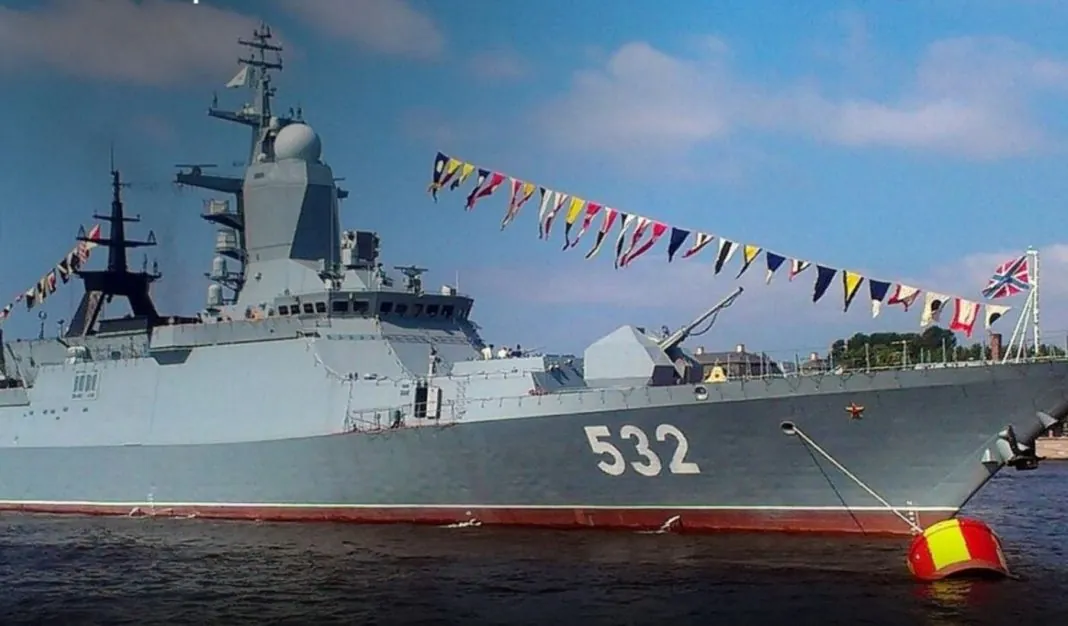 Корвет проєкту 20380 типу “Стерегущий” на морі під час служби у ВМФ РФ