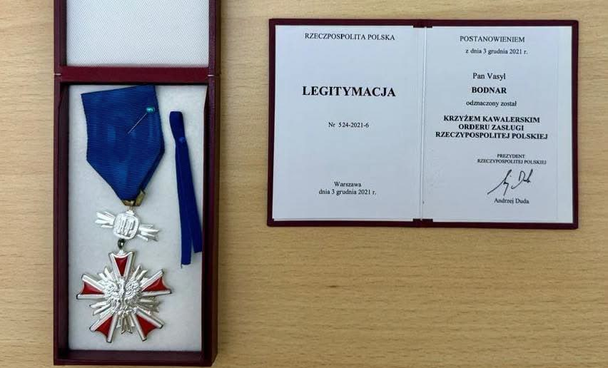 Василь Боднар повертає нагороду через рішення Польщі щодо Зеленського. Василь Боднар повертає нагороду через рішення Польщі щодо Зеленського.