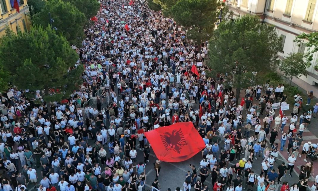 Protests in Albania against the construction of a resort near the Vjosa Narta protected area