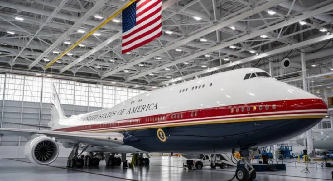 Trump is unveiling a new Boeing 747, a gift from Qatar. Trump is unveiling a new Boeing 747, a gift from Qatar.