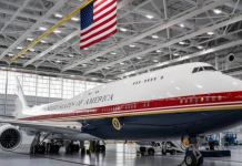 Трамп презентував новий президентський літак Boeing 747 від Катару Трамп презентує новий літак Boeing 747, подарований Катаром.