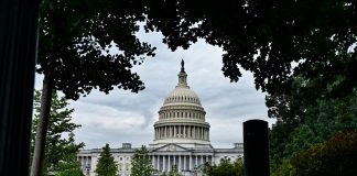 Палата представників США ухвалила резолюцію для обмеження військової діяльності Трампа Капітолій США