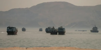 Iran closes the Strait of Hormuz: the world could face an oil shock Tankers and cargo ships in the Strait of Hormuz amid tensions in the Middle East