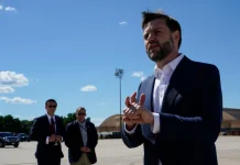 США та Іран сідають за стіл переговорів: Венс прибув до Швейцарії Віце-президент США Джей Ді Венс на мирних переговорах в Швейцарії.