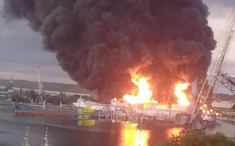 Атака дронів у Севастополі, пожежі в портах Криму. Атака дронів у Севастополі, пожежі в портах Криму.