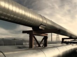 Історичний газопровід з Африки змінить енергетику Європи Пейзаж з трубами газопроводу під час будівництва в Алжирі.