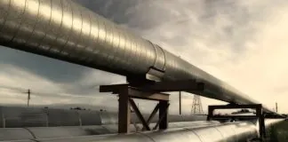 Пейзаж з трубами газопроводу під час будівництва в Алжирі.