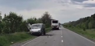 Russian troops attack transport routes between Kharkiv and Sumy A damaged truck on the Kharkiv-Sumy highway after a Russian strike near Bohodukhiv.