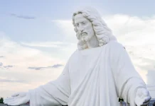 Гагік Царукян будує найбільшу статую Ісуса у світі в Вірменії Гагік Царукян будує найбільшу статую Ісуса у світі на горі Хатіс.