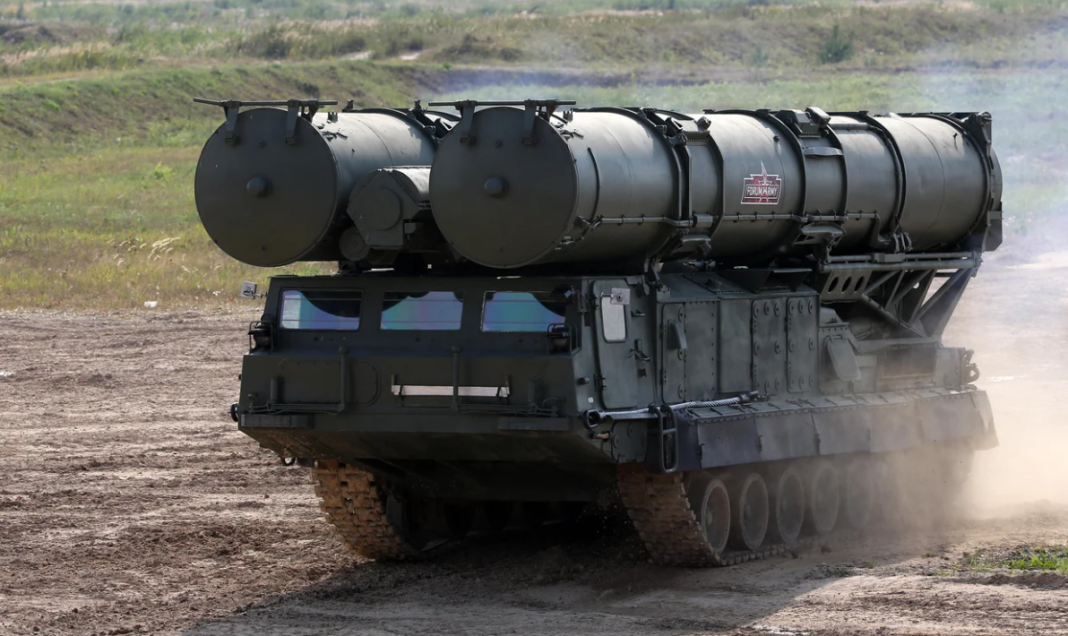 Screenshot_1 A Russian S-300 air defence missile system at a test range whilst being moved into position.