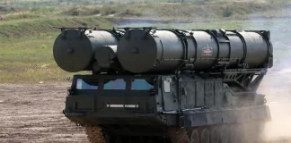 Удари ЗСУ виснажують ППО Росії: у Москви критично бракує ракет до С-300 Російський зенітно-ракетний комплекс С-300 на полігоні під час переміщення позицією.
