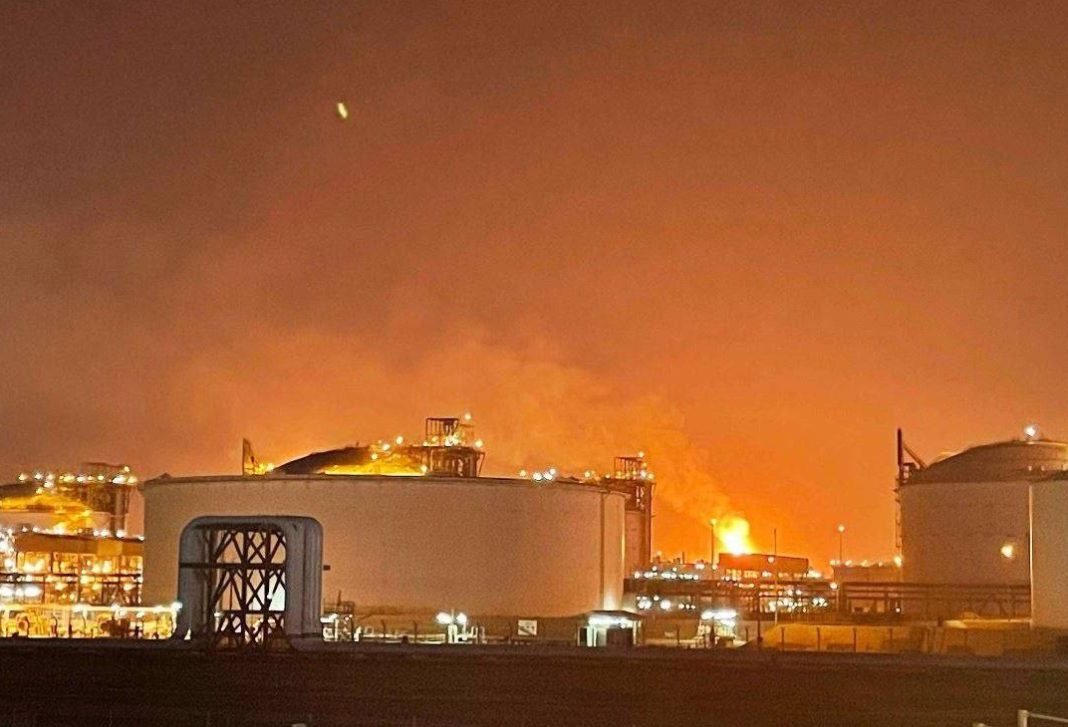 Вибух на газовому об'єкті «Барзан» у Катарі, постраждалі та рятувальні роботи. Вибух на газовому об'єкті «Барзан» у Катарі, постраждалі та рятувальні роботи.