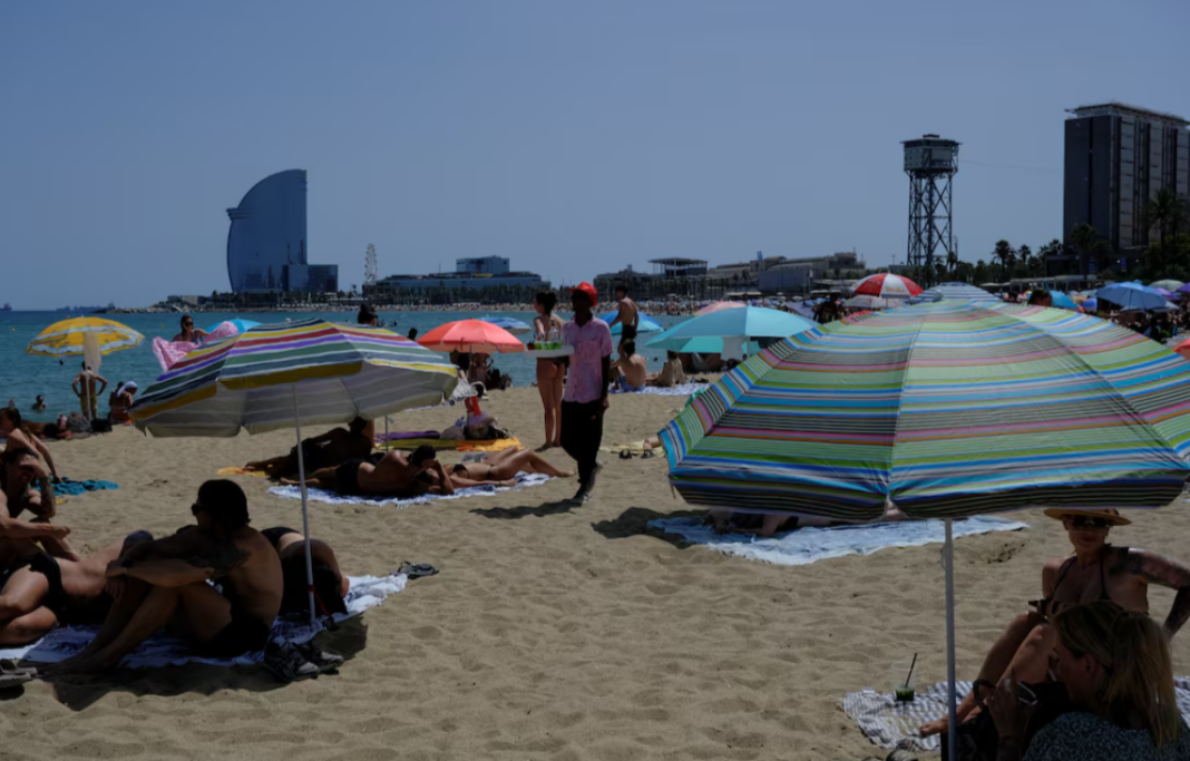 Спека в Європі: температура до +40°C, червоні попередження та скасування потягів.