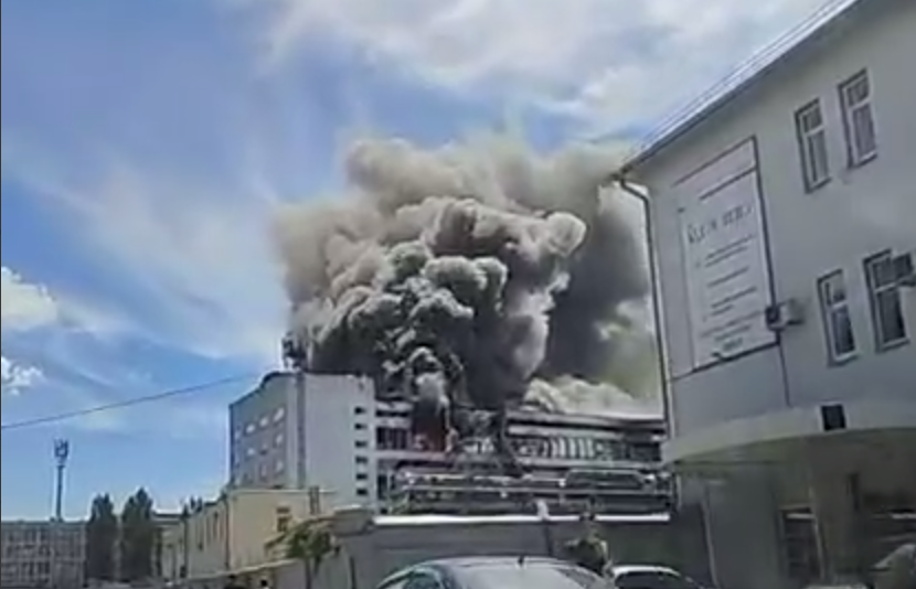 A fire at the «Sborka» factory in Voronezh following a missile strike. A fire at the «Sborka» factory in Voronezh following a missile strike.