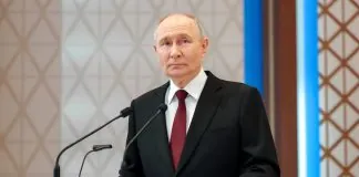 Путін намагається оживити економіку всупереч санкціям Президент Володимир Путін під час виступу на економічному форумі в Санкт-Петербурзі 2026 року.