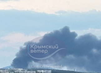 Після вибухів у Криму весь Севастополь залишився без світла Вибухи в Криму: густий чорний дим над Севастополем після атак на енергетичну інфраструктуру.
