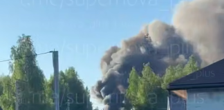 Безпілотники атакували Оренбург: вибухи та пожежі на промислових об’єктах Атака безпілотників в Оренбурзі: пожежа на промисловому об'єкті.