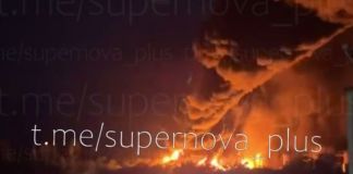 A precision strike was carried out on the enemy’s oil refinery in Gukovo during the night Потужна пожежа та великий стовп диму над нафтопереробним заводом у Гуково після нічного удару.