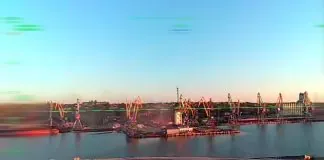 Удар по інфраструктурі порту Маріуполя ускладнив військову логістику Росії Інфраструктура Маріупольського порту, вид з дрона
