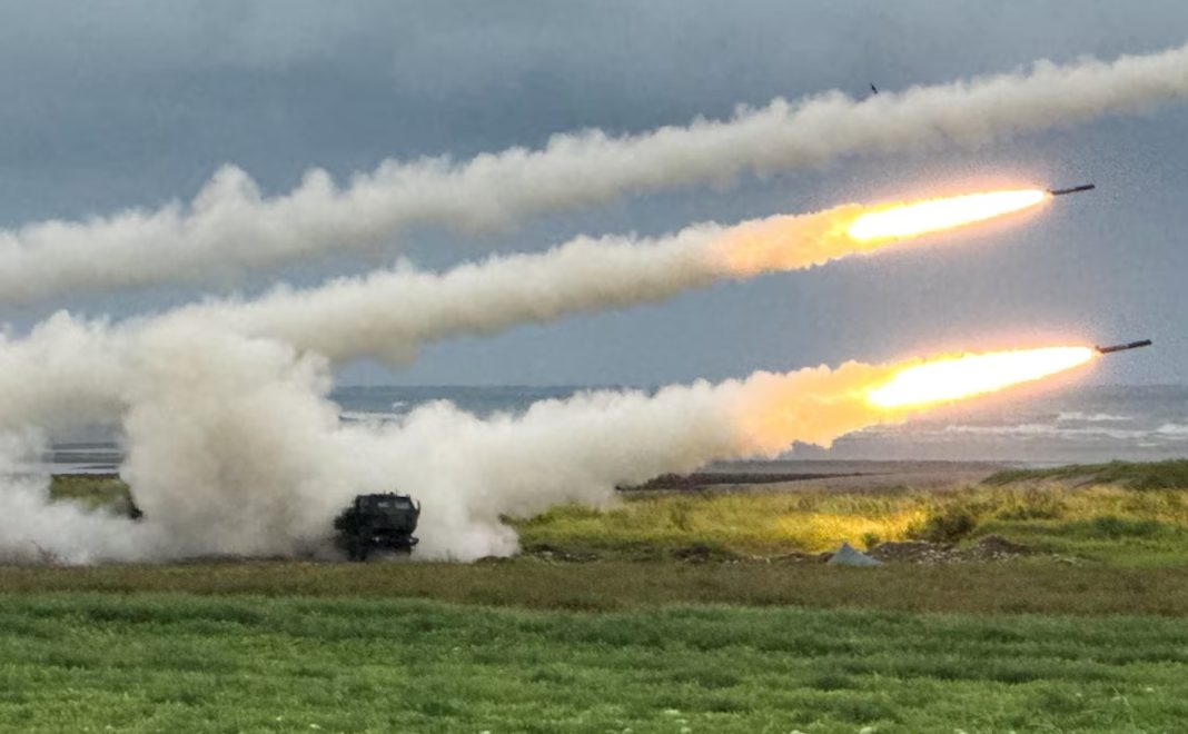 Screenshot_1 Тайванські військові під час запуску ракетної системи HIMARS на заході острова у навчаннях проти китайського вторгнення.