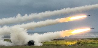 Тайвань відпрацював знищення китайського десанту системами HIMARS Тайванські військові під час запуску ракетної системи HIMARS на заході острова у навчаннях проти китайського вторгнення.