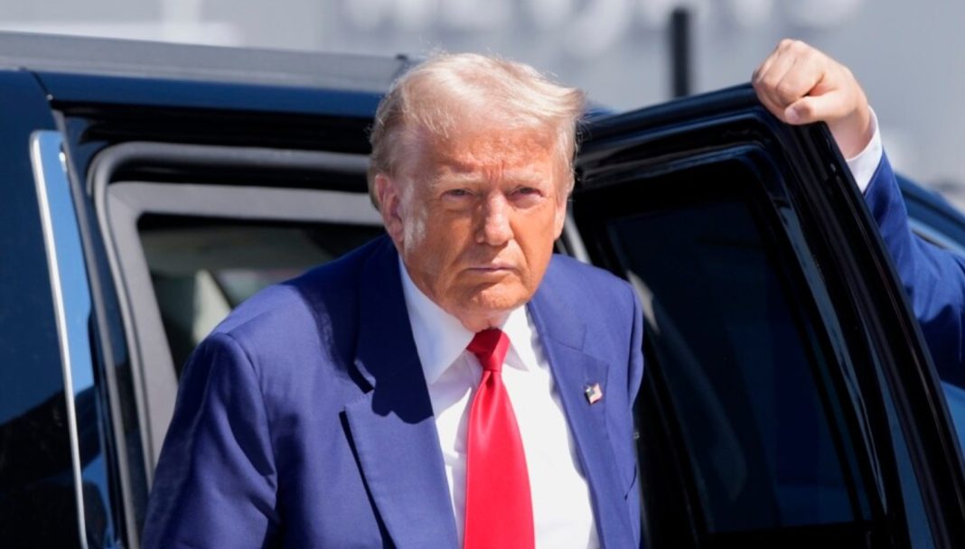 Дональд Трамп пригрозив ударами по Ірану.