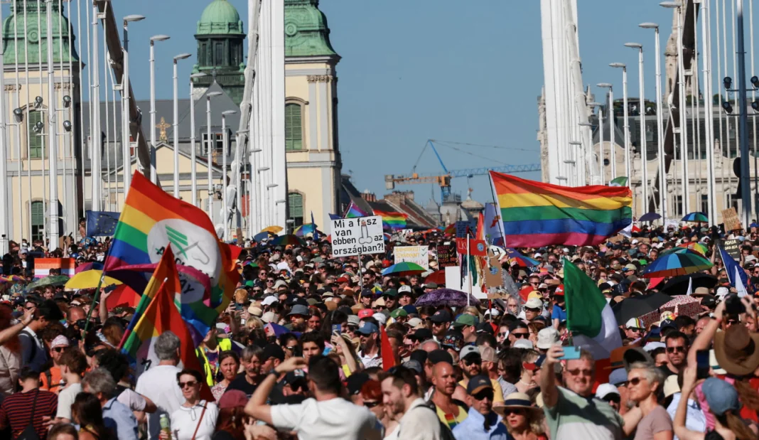 Учасники маршу Budapest Pride 2026 в Будапешті, символ надії для ЛГБТК+ спільноти.