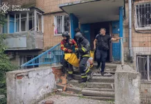 Руйнування житлового будинку в Сумах після російської атаки