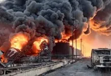 «Вогняне кільце» навколо НПЗ: як удари ЗСУ створюють паливний голод у Росії Пожежа на російському нафтопереробному об’єкті після атаки безпілотників