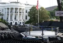Трамп готує масштабний бій UFC на газоні Білого дому до свого 80-річчя Октагон UFC на Південному газоні Білого дому під час підготовки до бою.
